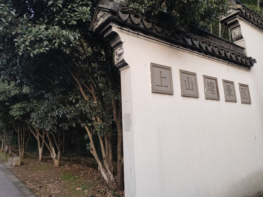 九龙潭,只见深潭不见瀑