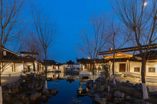 距上海高铁不到2小时的盐城，再出爆款新酒店，温泉私汤、园林湿地、游船早茶！