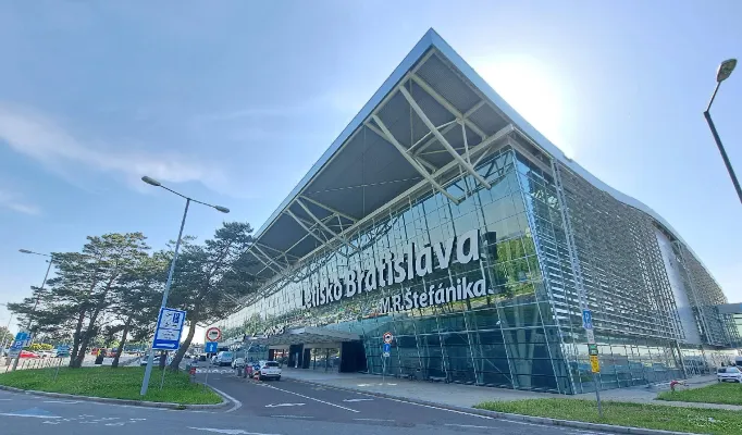 Location de voitures à Aéroport M. R. Štefánik