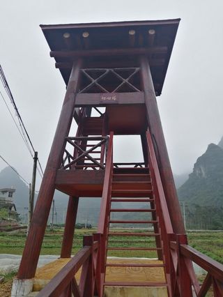 亭台楼阁、远山近水、木栈道,马山农村深藏着一个绝美的绿色村屯