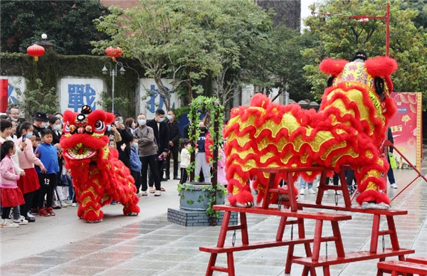 大年初一 留琼过年 市民游客椰城感受浓浓年味
