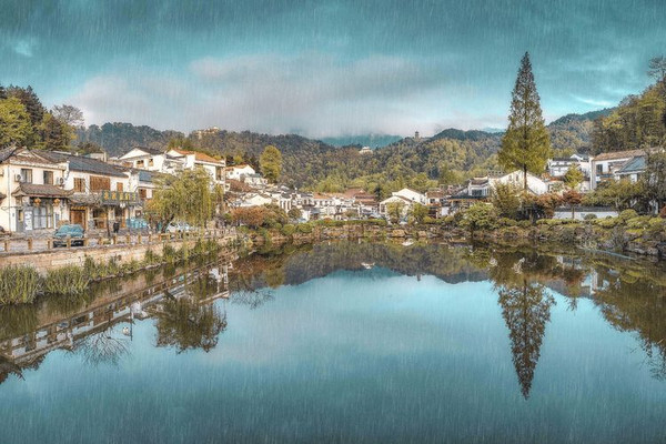 归来九华听雨处，不是雨声是禅声