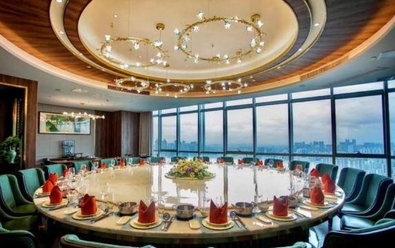 鸿福酒家(金湖广场地王大厦店)