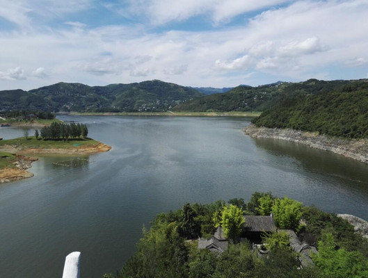 坐着动车去瀛湖,采撷美景与暖阳