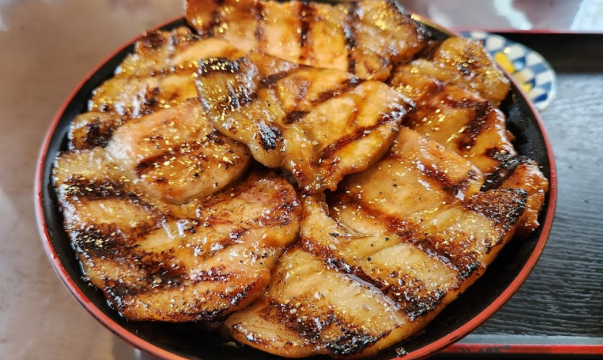 ぶた丼のとん田