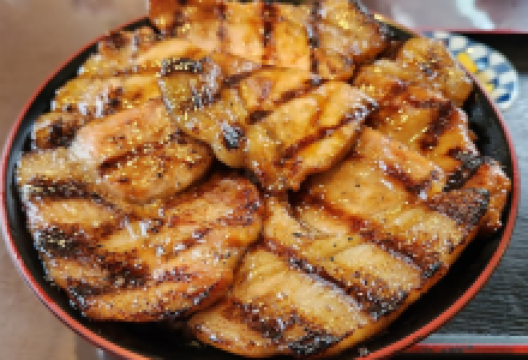 ぶた丼のとん田美食图片
