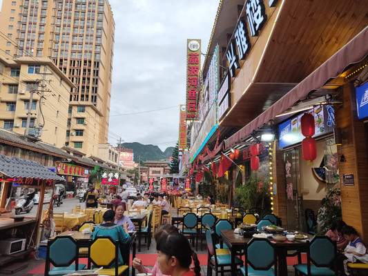 人民广场，不容错过的美食天堂——贵州8日（14）