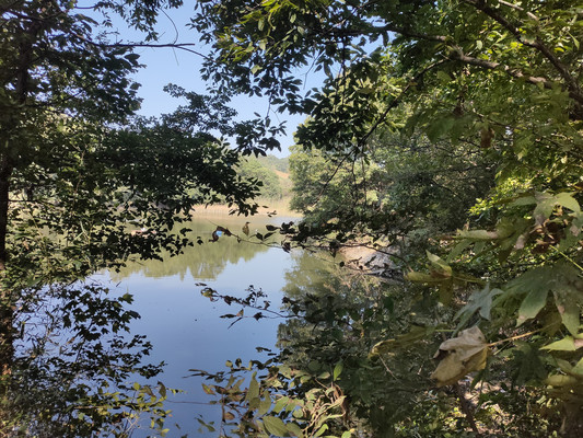 仑山湖,南朝顶旁的水库