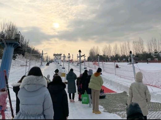 马蹄山亲子雪乐园