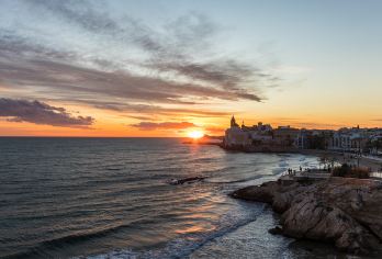 西班牙巴塞罗那+蒙塞拉特修道院+锡切斯海滩一日游【巴塞罗那周边特色一日游[中文司导+独立包车+行程灵活]】
