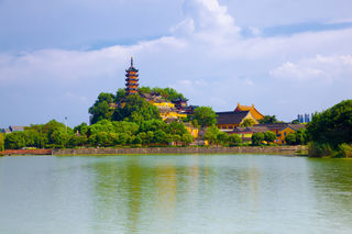 江苏历史文化名城，比南京更古朴，却是《新白娘子传奇》故事发源地