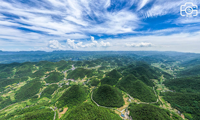 重庆奉节发现一片万乳峰，如同大地上长出一个个馒头，极为震撼