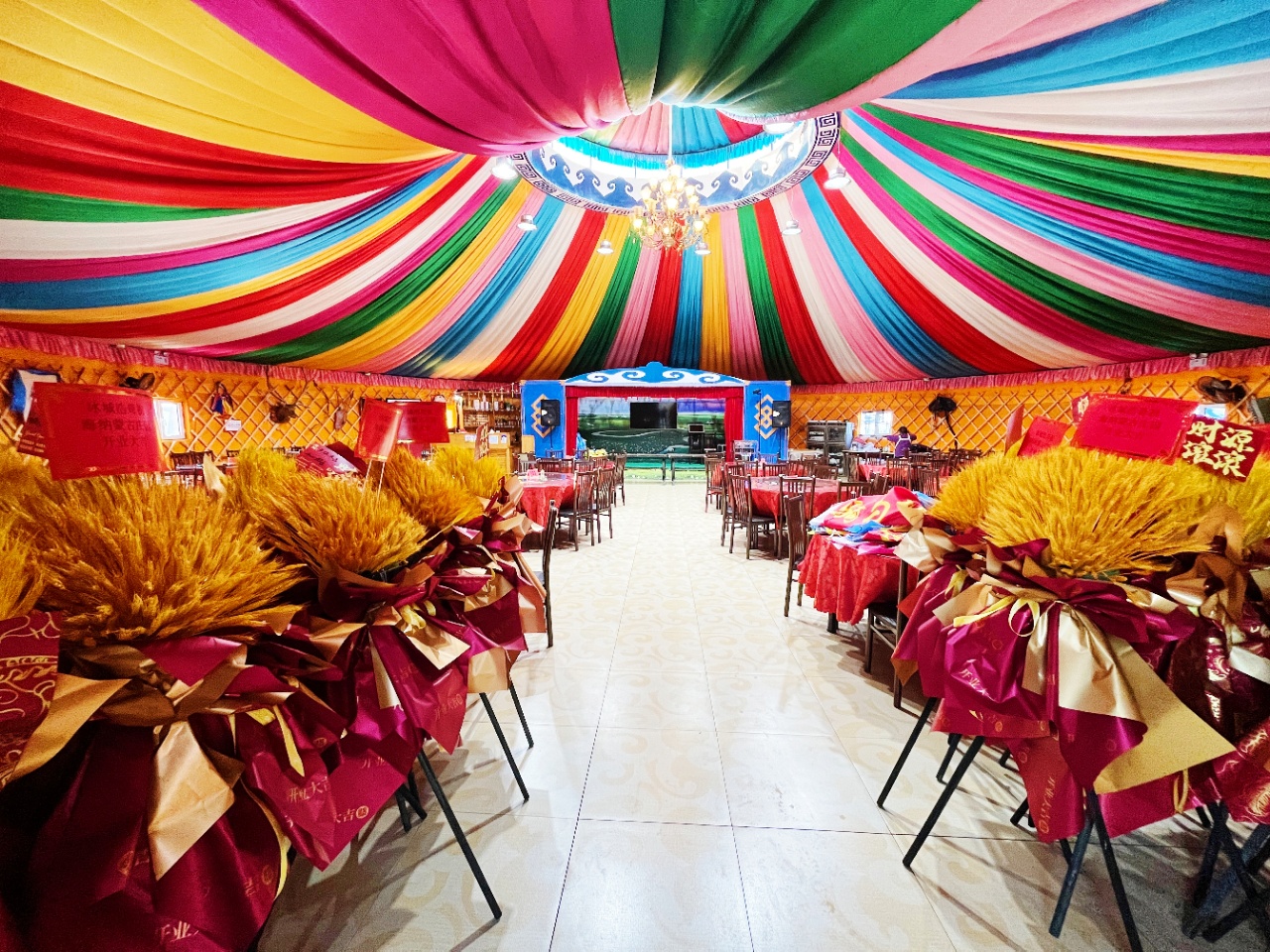 呼伦贝尔陈巴尔虎旗海纳蒙古庄园·餐厅餐厅图片