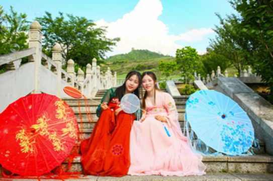 国庆双节游哪里去？带上家人，与南宫山醉美红叶约会金秋