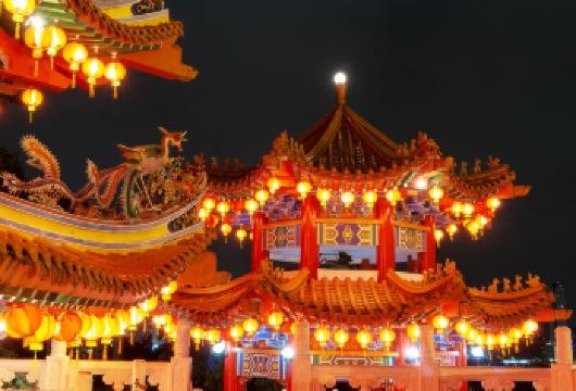 天后宫+国家银行博物馆和艺术画廊+咖啡山森林保护区一日游【城市地标双子塔+咖啡山+热带雨林+玫瑰教堂+赏味榴莲园+黑风洞+国家银行钱币博物馆+娘惹风情马六甲】