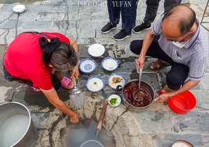 汝城游记图文-中国最特别的早餐店，温泉井里煮米粉，10元一碗供不应求，真香