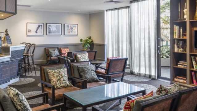 Plates Café Bar Restaurant餐厅图片