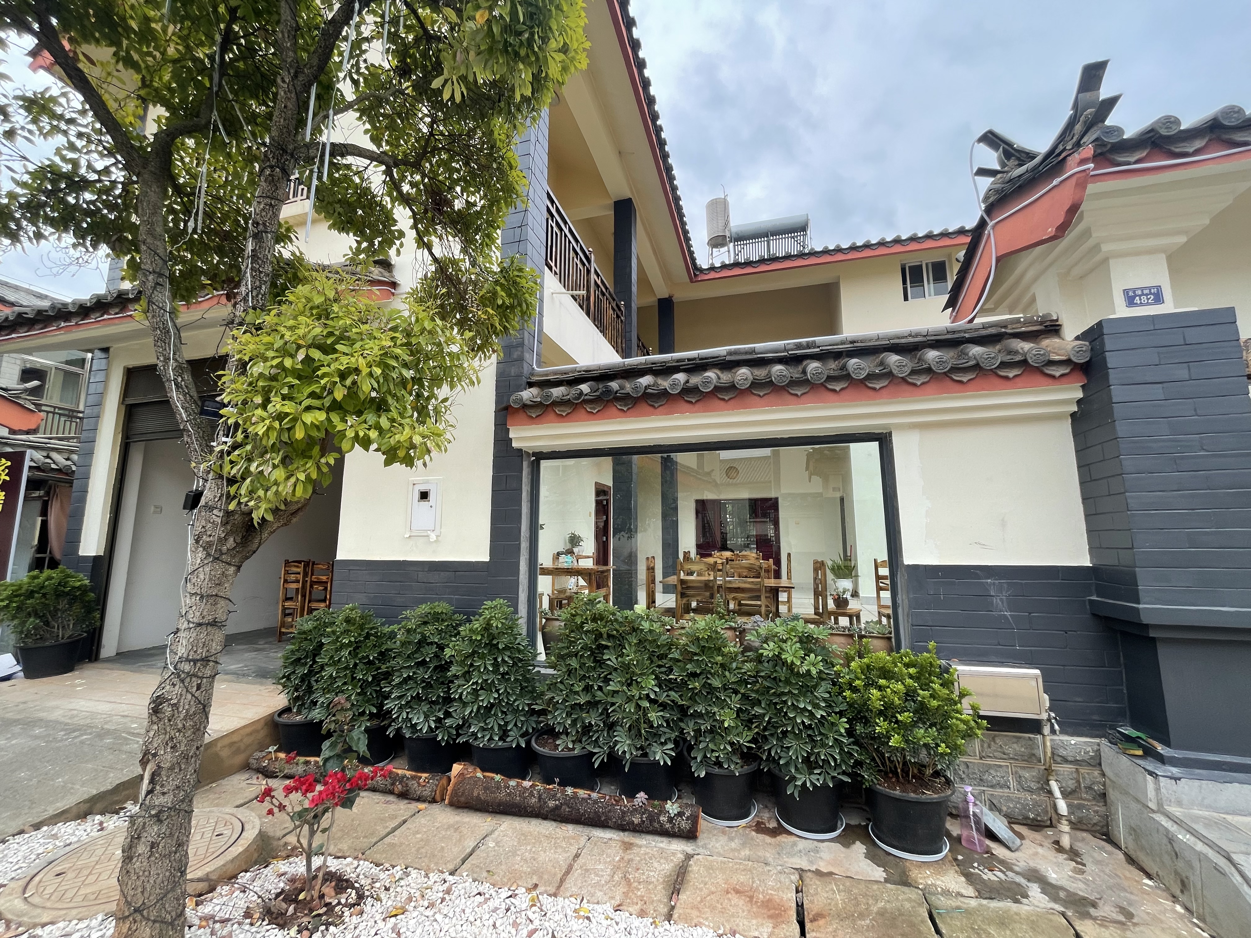 村里农家（土鸡火锅-酸菜猪脚-风味烧烤）餐厅图片