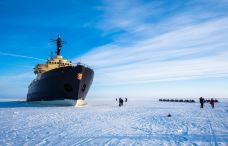 纹别市-红妆人Nefelibata