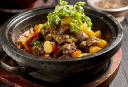 康定黑青稞庄园·新式藏餐·牦牛肉汤锅美食图片