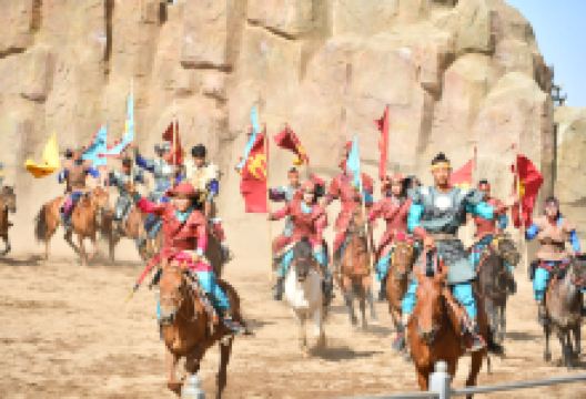 红格尔敖包旅游景区景点图片