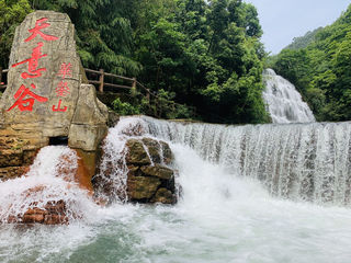 疫情再大，不敌天意；川东最美，洞中天河
