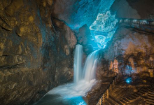 雌雄瀑布景点图片