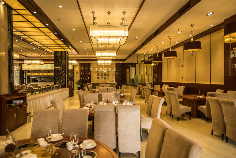 陆良弘悦湖大酒店餐厅餐厅图片