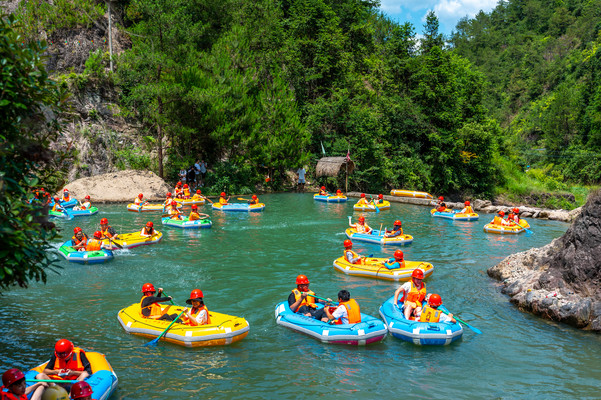 夏天避暑玩水来缙云，高山漂流刺激好玩，仙都景色美如仙境