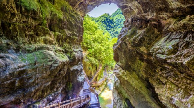 神农架天生桥景区