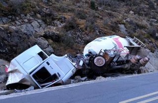 自驾西藏归来，深度分析路况对车辆的要求，有些路普拉多都得下跪