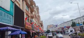 2-Day Dongxing Tour: Border charm and coastal allure, Yuenan Street and Wanwei Golden Beach