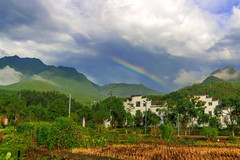 江山站游记图片] 雨后的浮盖山天空出现了罕见的景象，风雨之后见彩虹，太震撼了！