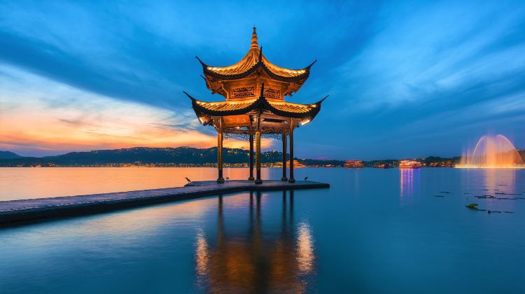 6-Day Qingshan Lake + Mount Huangshan Scenic Area + Hongcun Village + Qiandao Lake + West Lake + Huizhou Ancient City