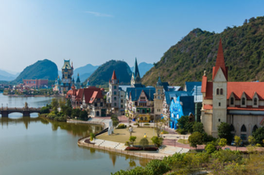 住进英德的童话城堡,两天一夜过一个梦幻周末,这里的烟花秀超美!