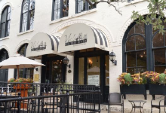 Vic's On the River美食图片