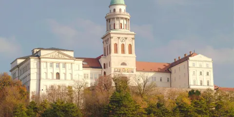 潘諾恩哈爾姆千年修道院