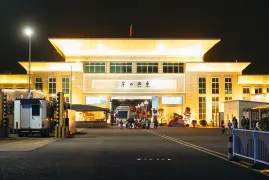 1-Day Dongxing Tour: Shopping on Yuenan Street, Fun at Wanwei Golden Beach