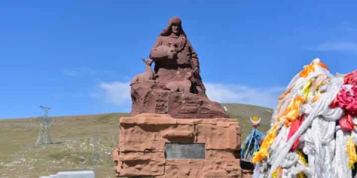 傑桑索南達傑烈士紀念碑