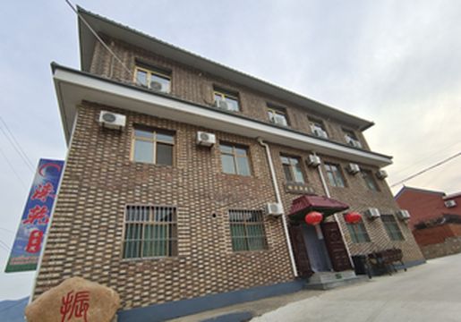 蓟县郭家沟青山岭振涞乾农家院，临近郭家沟九山顶，周边群山环绕