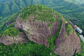 2-Day Zijin Tour: Hot Springs and Mountain Exploration