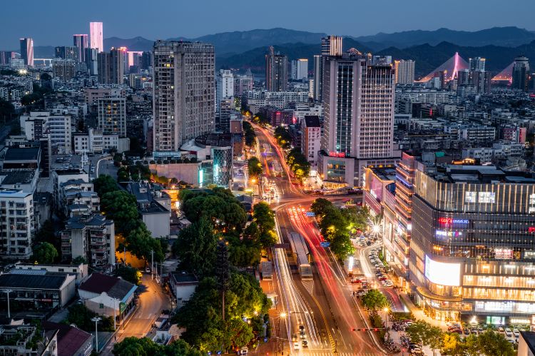 CBD Shopping Center/Jiefang Pedestrian Street (Shopping district, cultural exploration)