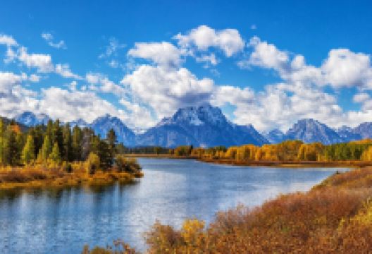 Monster Lake景点图片