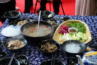 雨夜疾奔龟蒙山 只盼那碗“伏羊汤”