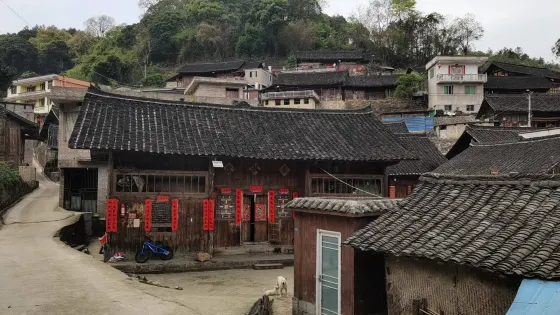 六個雞村