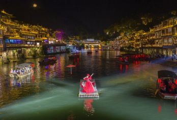 凤凰古城+边城茶峒+洪安边城+拉拉渡一日游（精致小团）【走一次茂茂的长安城-〖凤凰古城〗】