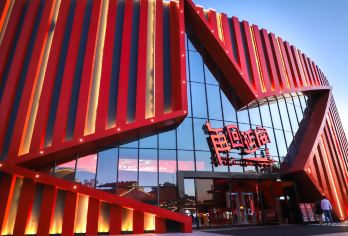 《再回延安》演出半日游【不限场次】【一面不朽的旗帜 一条慢慢长征路】