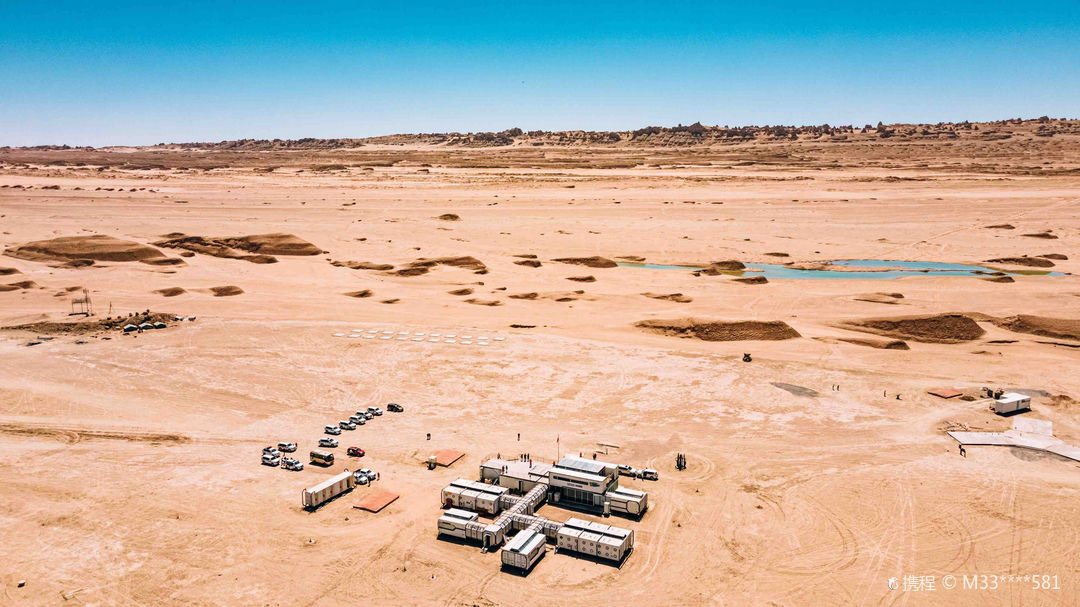 Lenghu Mars Camp under the night sky