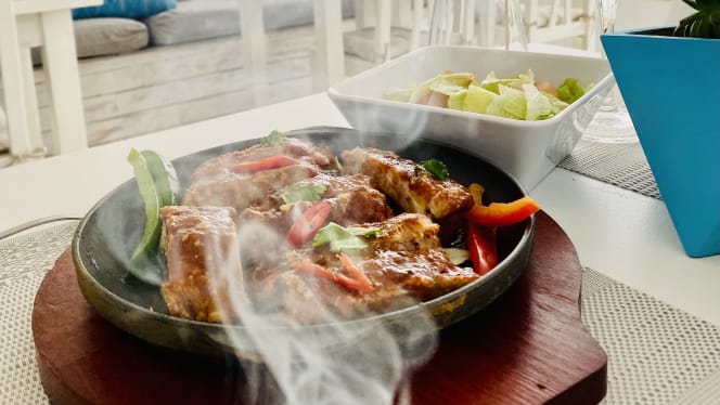 Blue Whale Restaurant餐厅图片