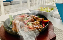 Blue Whale Restaurant餐厅图片